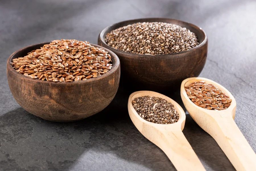 difference between chia seeds and flax seeds